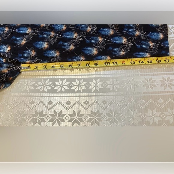 Legging Capris Women’s Size 12-20 Curvy Plus size Feather Pattern - Picture 5 of 6